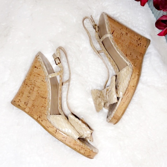 STUART WEITZMAN Snake Skin Bow Wedge Sandal - Picture 9 of 9